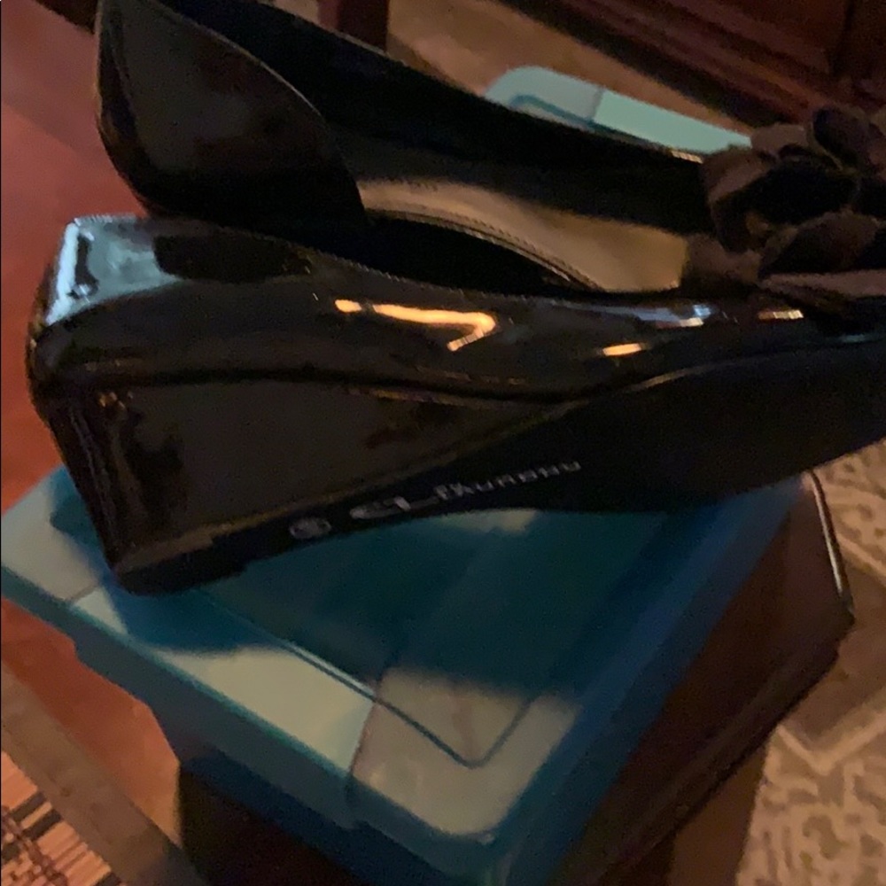 Shoes - Picture 4 of 5